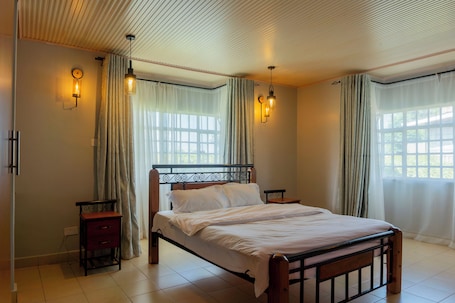 3 bedrooms, WiFi, bed sheets. Gatundu Peaceful Tea Farm Stay w/activities
