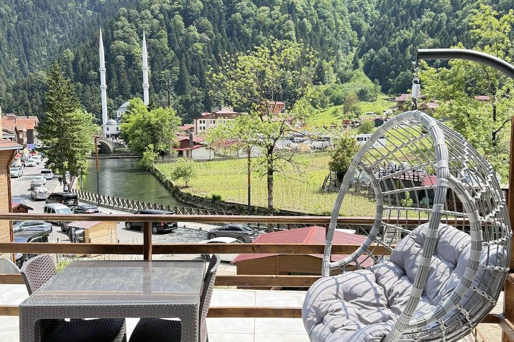 MAVRO UZUNGÖL