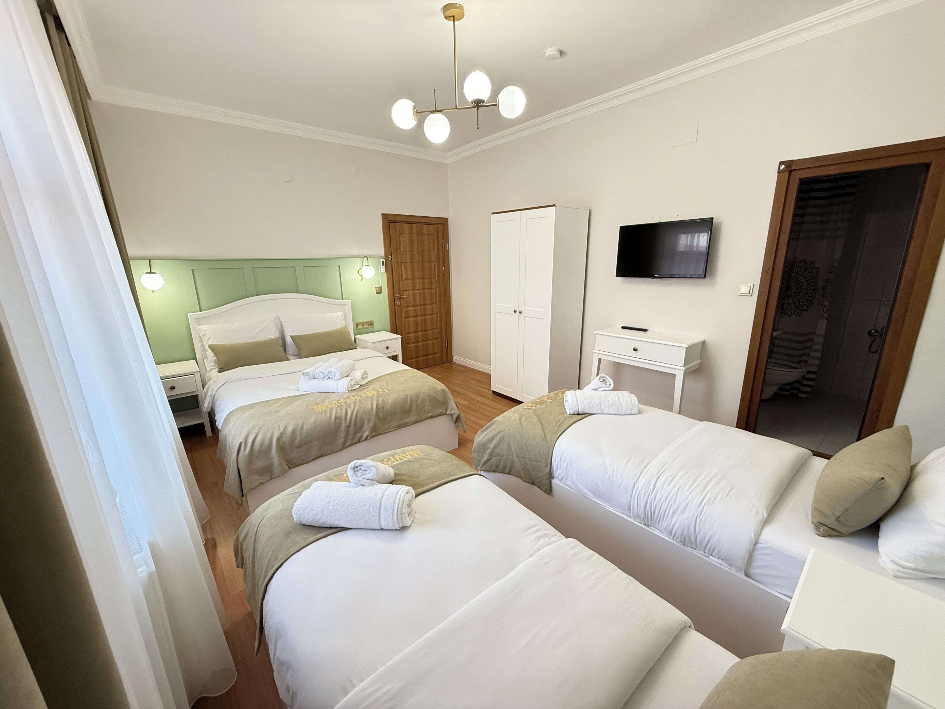 Firemannsrom – standard | Bad | Dusj, hårføner, tøfler og håndklær