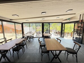 Restaurant - MAVRO UZUNGÖL (Caykara)