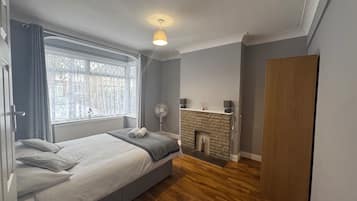 4 bilik tidur, seterika/papan seterika, Wi-fi percuma, cadar katil