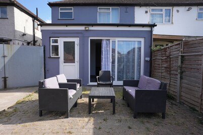 Westwick Gardens Retreat - 4 Bedroom House