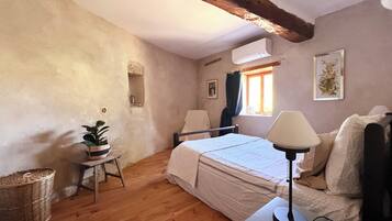 2 quartos, ferros/tábuas de passar roupa, Wi-Fi de cortesia