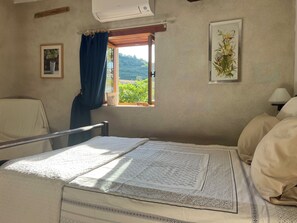 2 bedrooms, iron/ironing board, free WiFi, bed sheets - The corner of the world where live is still simple: Our 'house of light'. (Quillan)