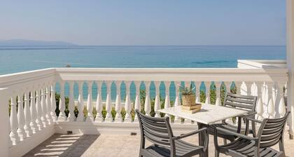 Charming 1-bedroom Penthouse apartment in Lourdata