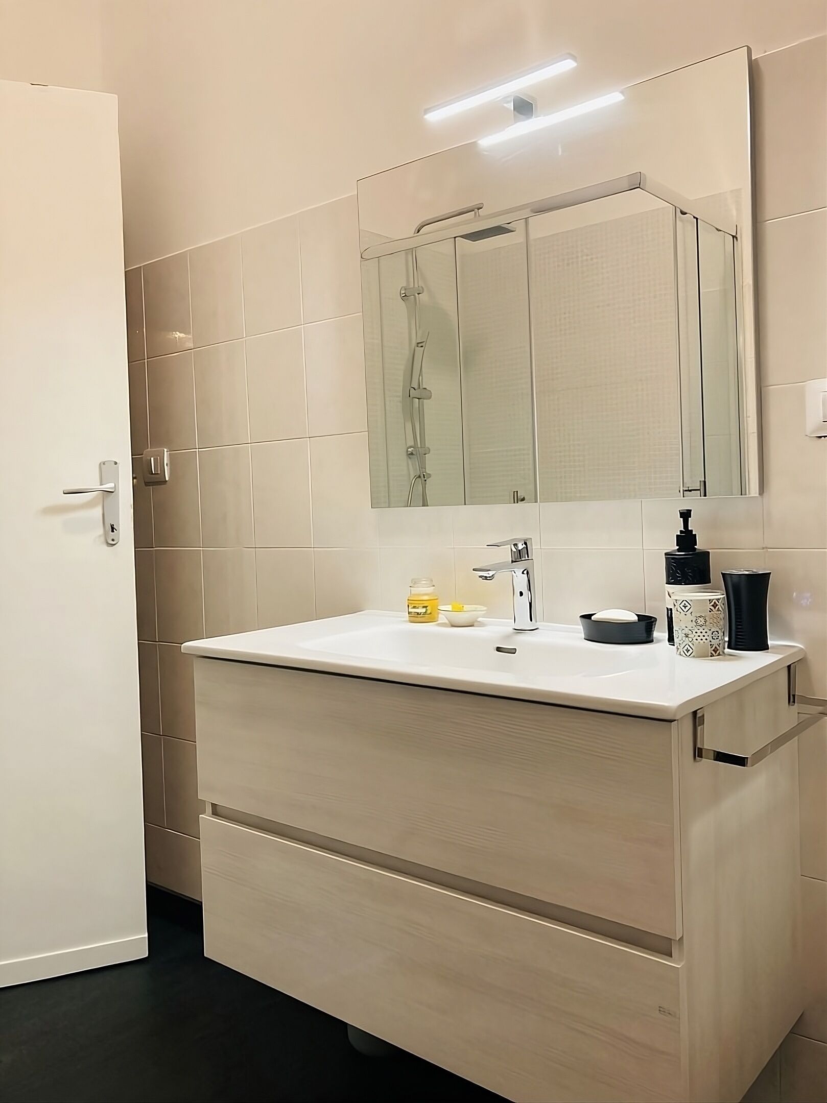 Dusche, Haartrockner, Bidet, Handtücher