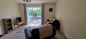 TV - Tidy, Spacious & Quiet 2BD on Edge of Cork City (Cork)