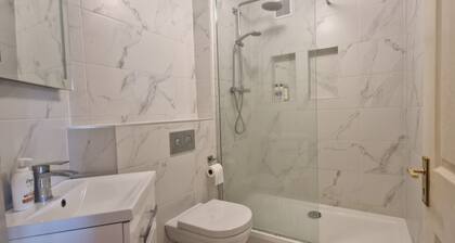 Tidy, Spacious & Quiet 2BD on Edge of Cork City