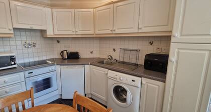 Tidy, Spacious & Quiet 2BD on Edge of Cork City