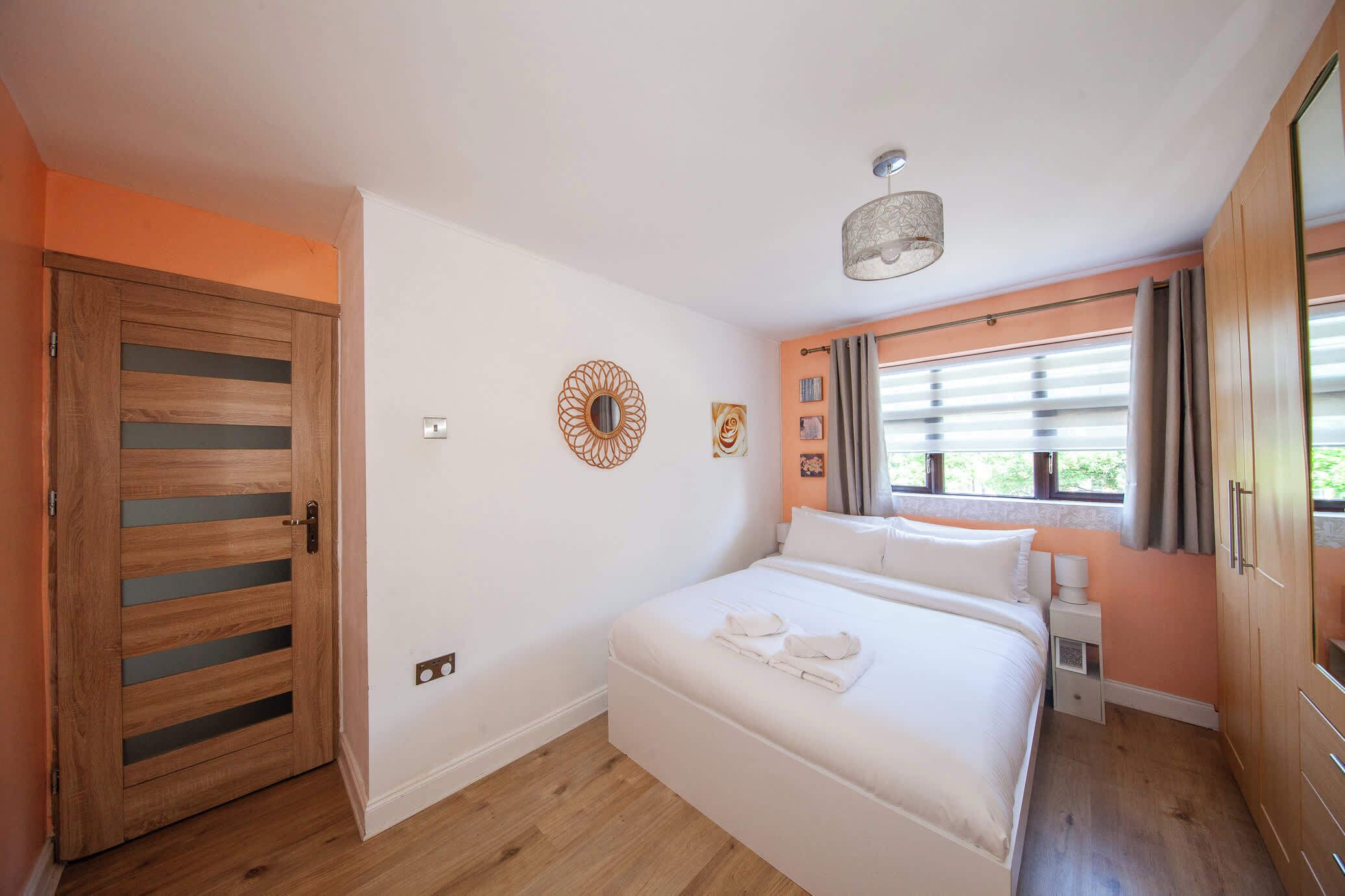 3 bedrooms, iron/ironing board, travel cot, Internet