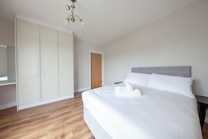 2 chambres, fer et planche à repasser, accès Internet, draps fournis