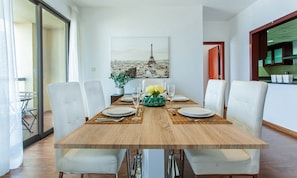 Premium Apartment, Marina View | Dining room
