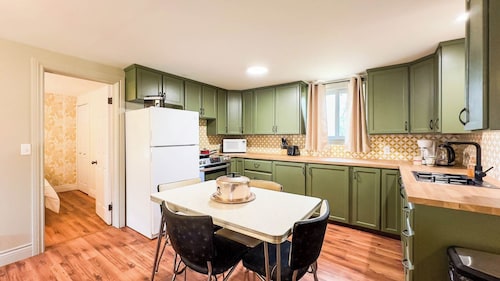 Wexford Cottage A Nostalgic Getaway in Point Clark