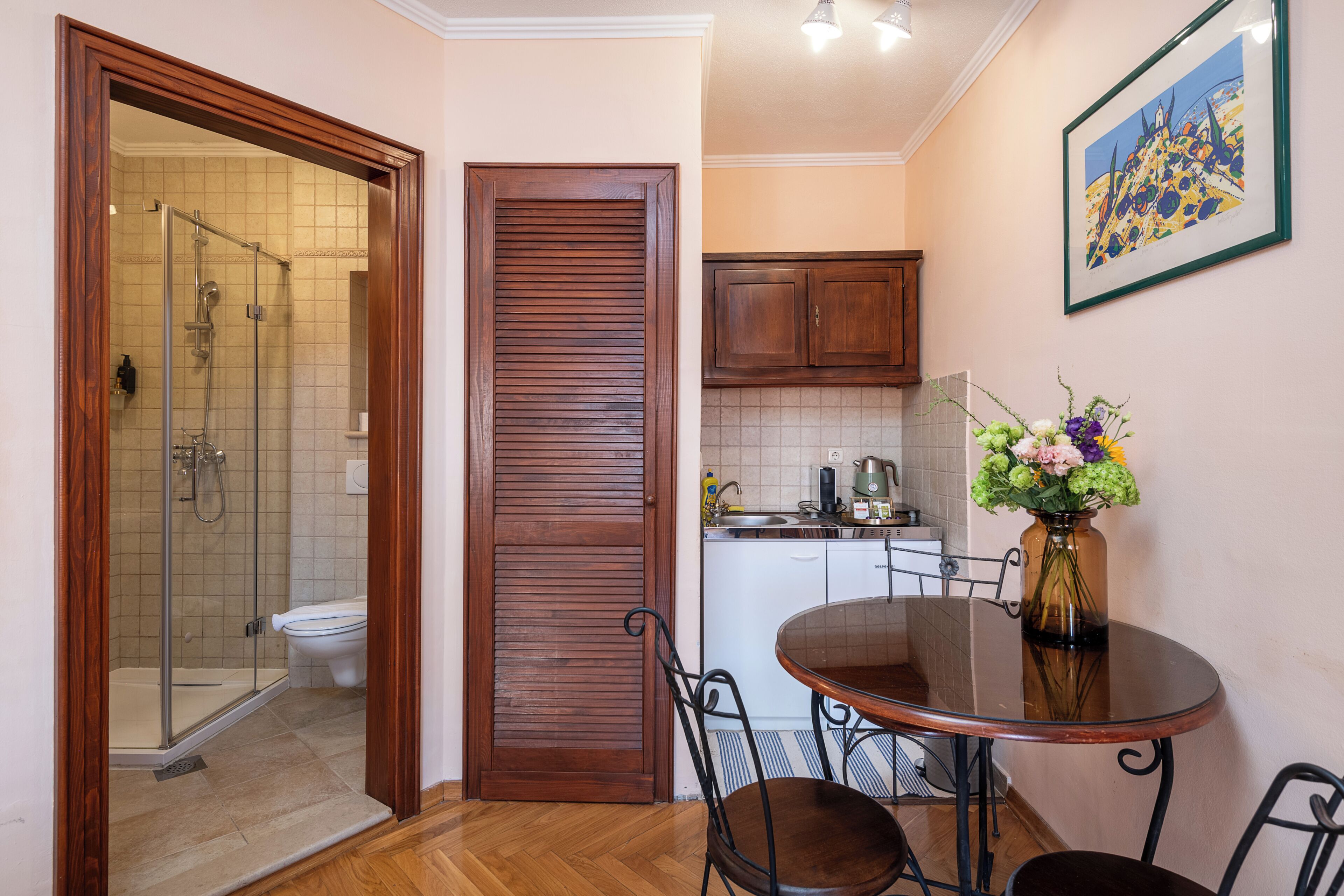 Apartamento conforto | Banheiro | Chuveiro, secador de cabelo, roupões de banho, toalhas de banho