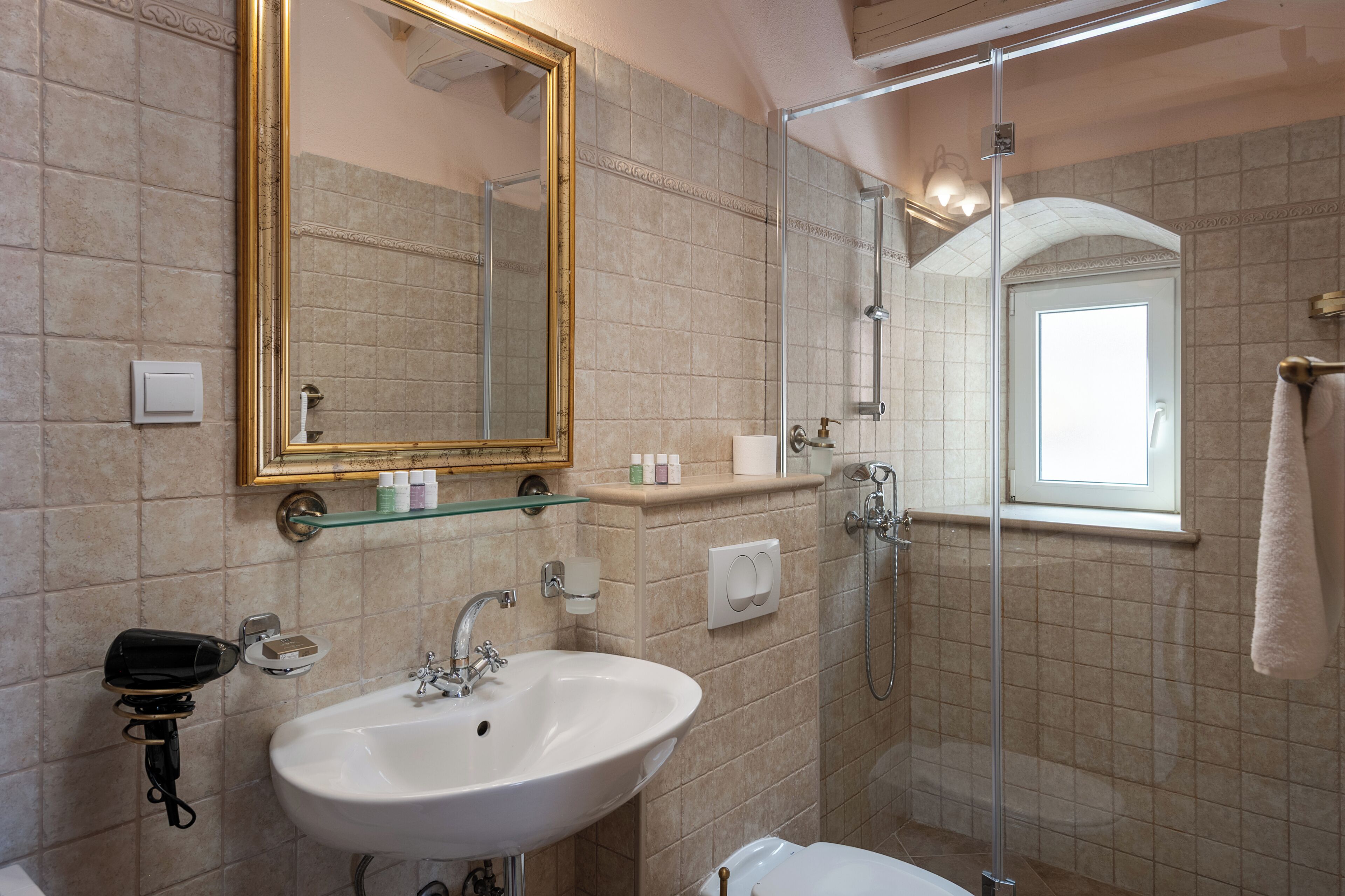 Royal Suite | Brankas dan Wi-Fi gratis