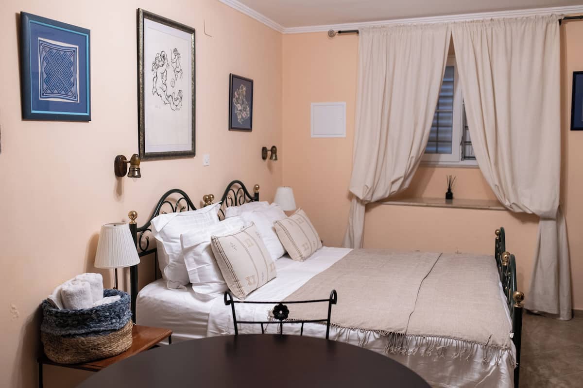 In-room safe, free WiFi