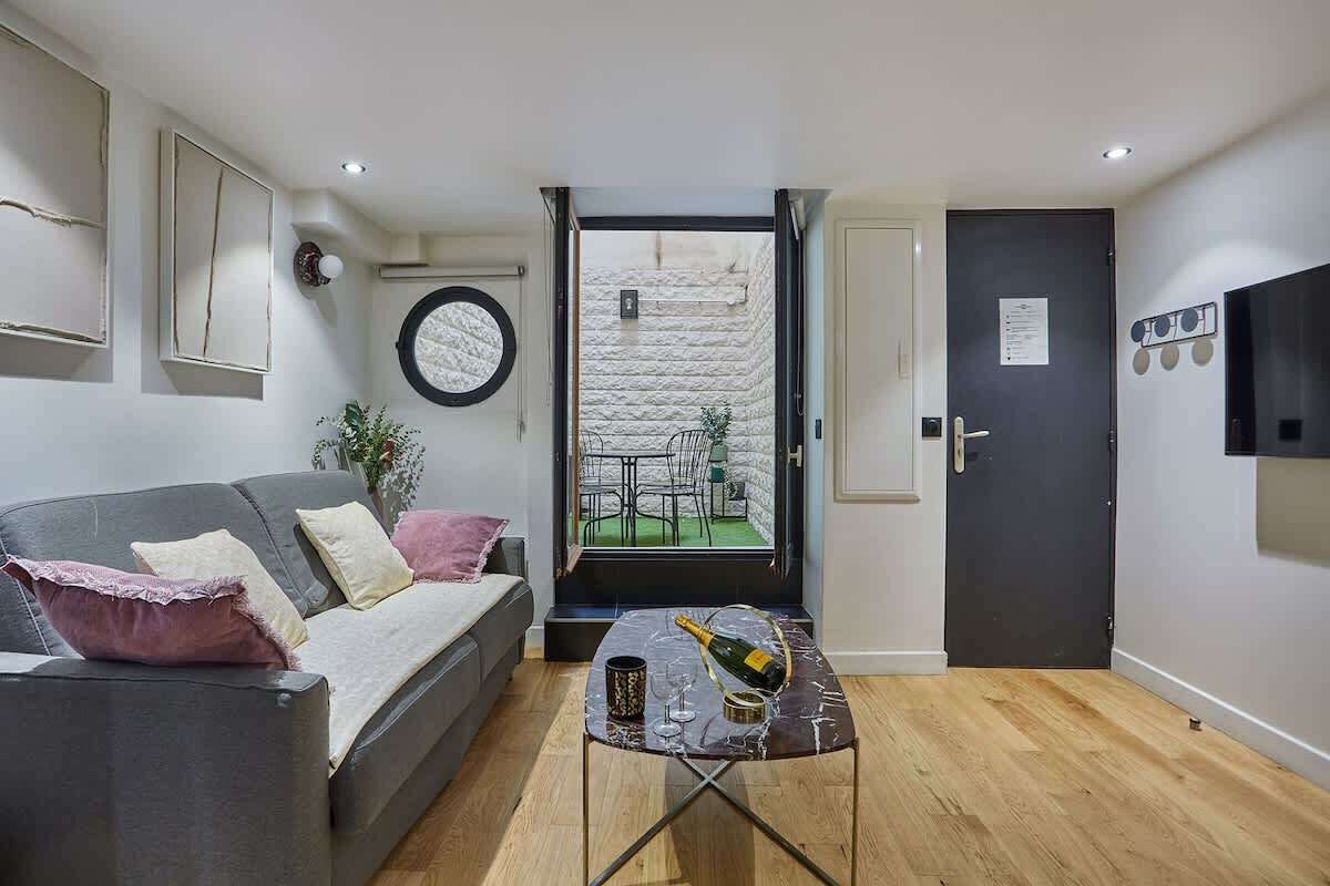 Televisión y oficina 