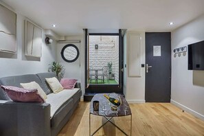 Téléviseur, bureau