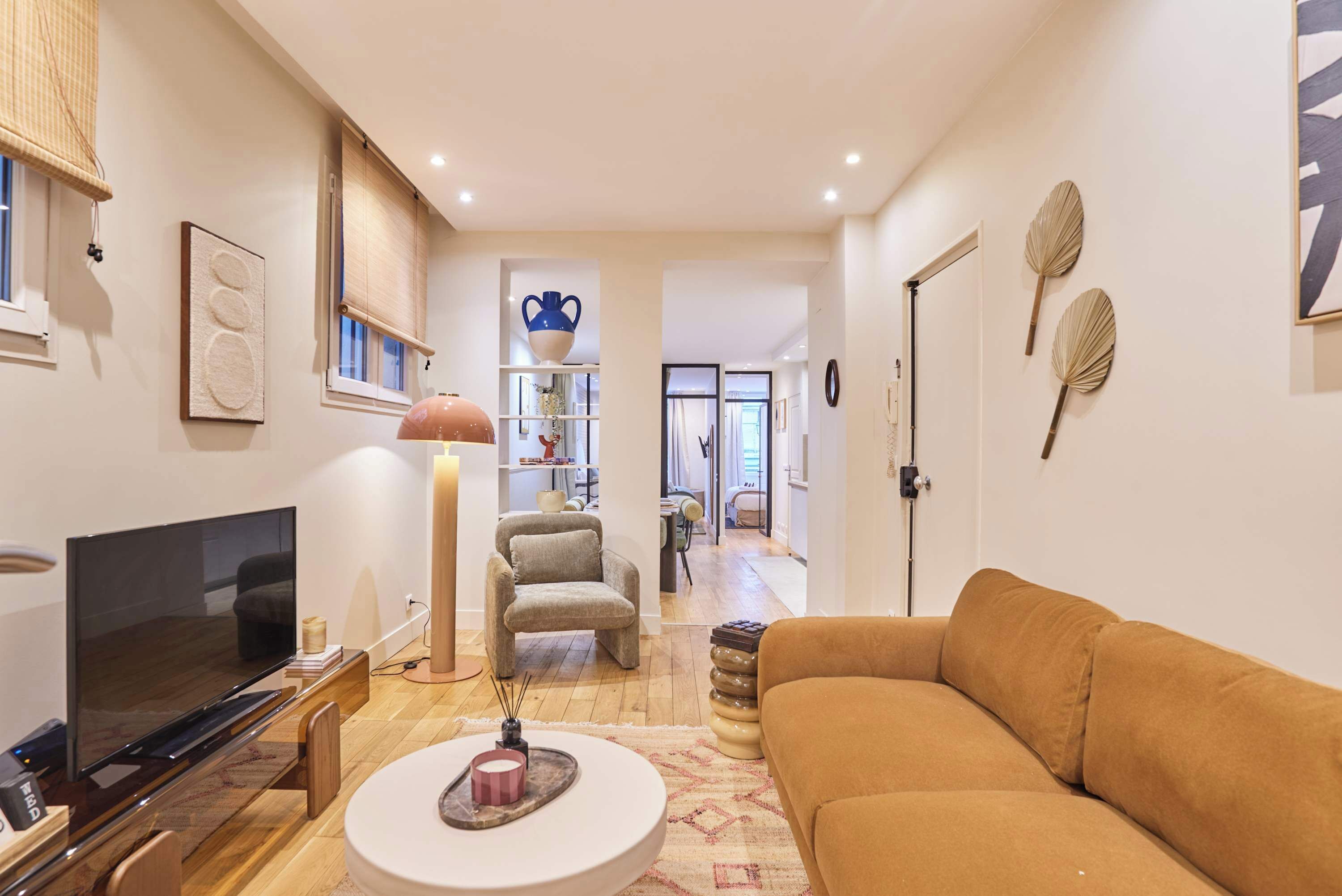 Televisión y oficina 