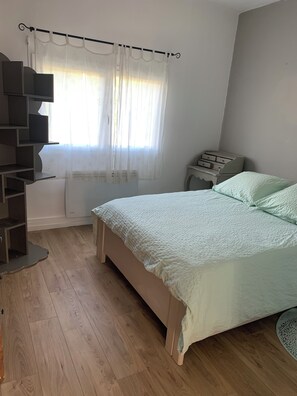 2 Schlafzimmer, Bügeleisen/Bügelbrett, Bettwäsche