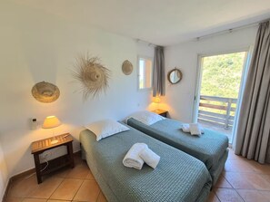 2 bedrooms, iron/ironing board, travel cot, free WiFi