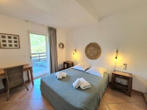 2 bedrooms, iron/ironing board, travel crib, free WiFi