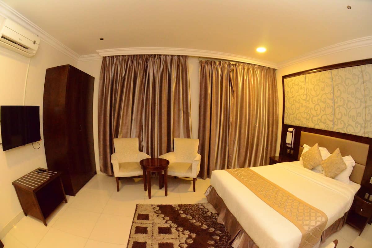 Blackout drapes, iron/ironing board, free WiFi