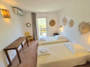 2 bedrooms, iron/ironing board, travel cot, free WiFi