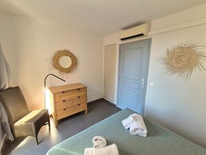 1 bedroom, iron/ironing board, travel cot, free WiFi