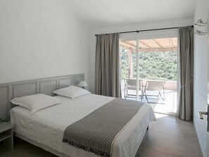 2 slaapkamers, een strijkplank/strijkijzer, reisbedje, gratis wifi