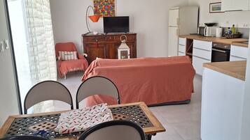 2 bedrooms, iron/ironing board, travel crib, bed sheets