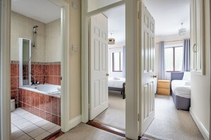 Dusche, Handtücher, Toilettenpapier