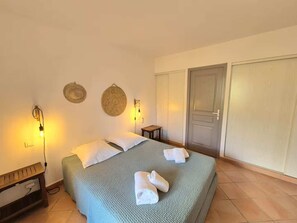 2 bedrooms, iron/ironing board, travel crib, free WiFi