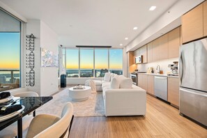 Apartment, Accessible | 1 bedroom, Internet - Penthouse High-rise Ocean City Views (San Diego)