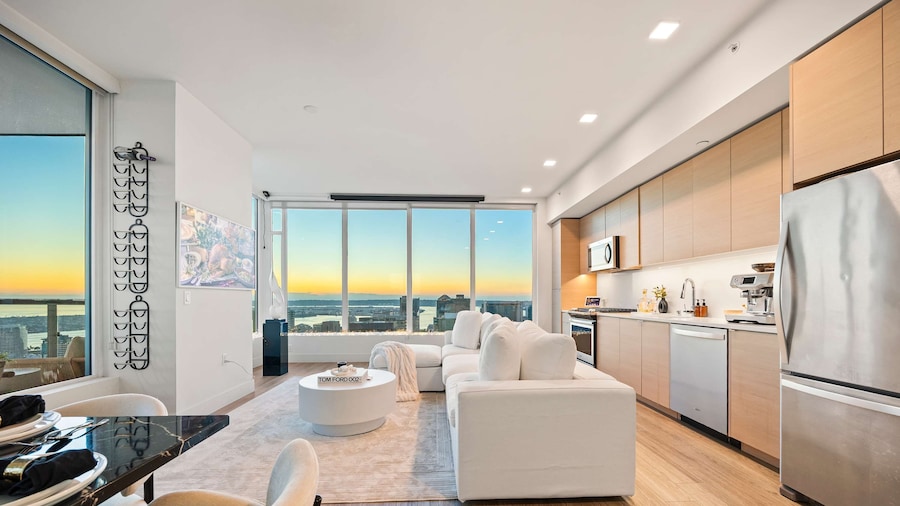 Penthouse High-rise Ocean City Views