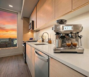 House, Accessible | 1 bedroom, Internet - Penthouse High-rise Ocean City Views (San Diego)