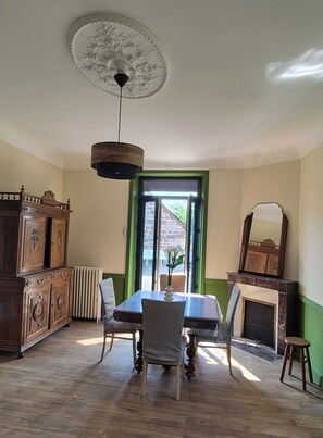 تناول الطعام