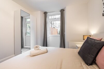 1bed-ground Fl -private Entrance