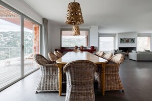 تناول الطعام