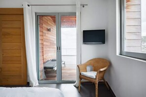 5 bedrooms, iron/ironing board, travel crib, free WiFi