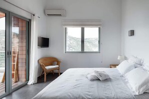 5 bedrooms, iron/ironing board, travel cot, free WiFi