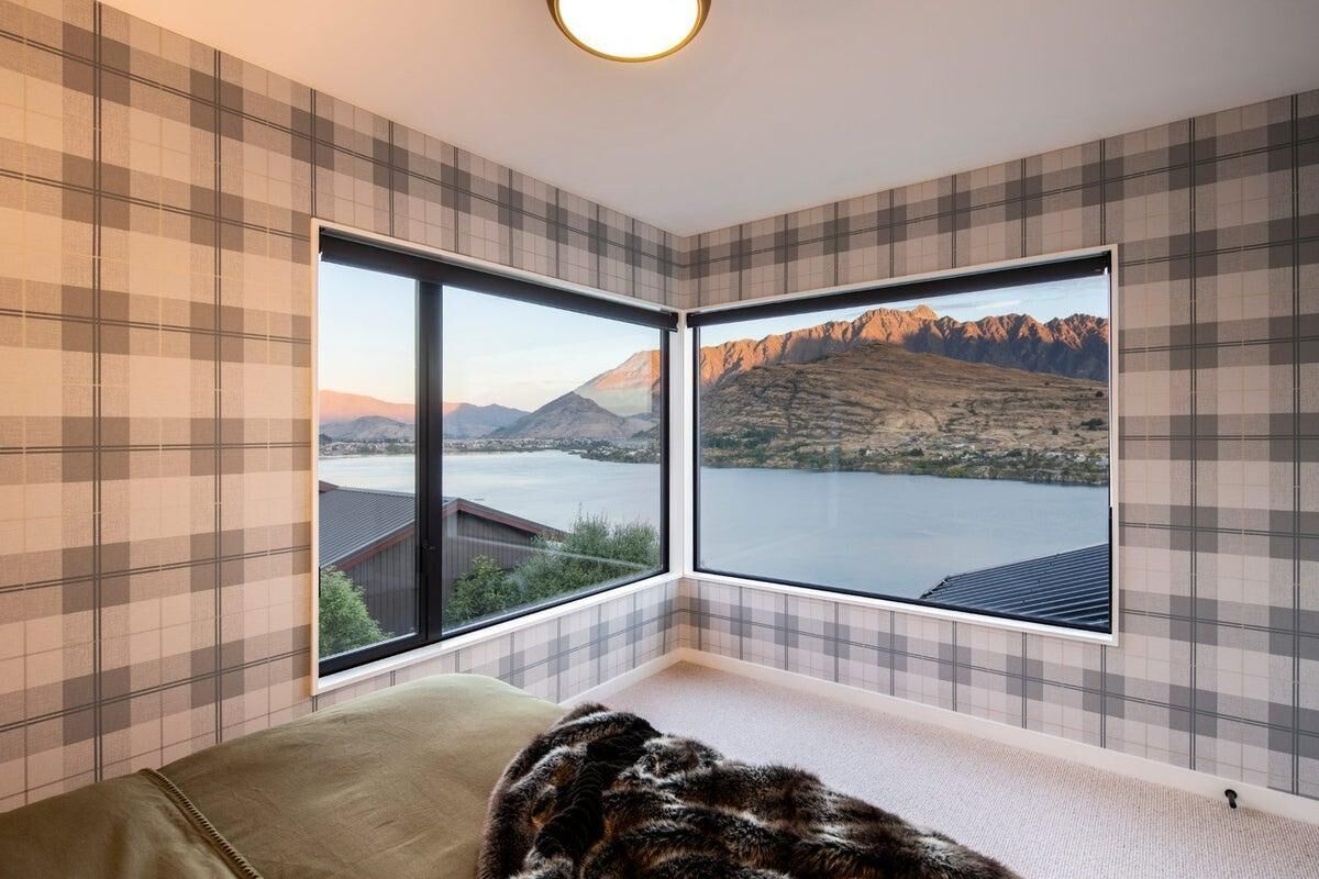 5 habitaciones, tabla de planchar con plancha, wifi y ropa de cama 