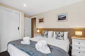 2 عدّة غرف نوم وواي فاي وملاءات أسرّة