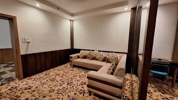 Executive Double Room | Living area