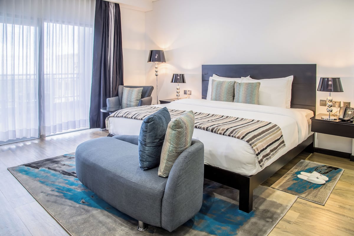 In-room safe, desk, laptop workspace, soundproofing