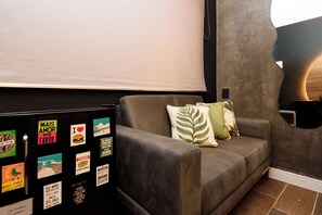 Verdunkelungsvorhänge, Bügeleisen/Bügelbrett, kostenloses WLAN