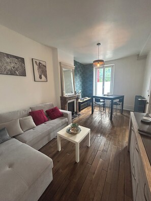 Flat-screen TV - Chez Léa : Magnifique maison au centre-ville (Chaumont)