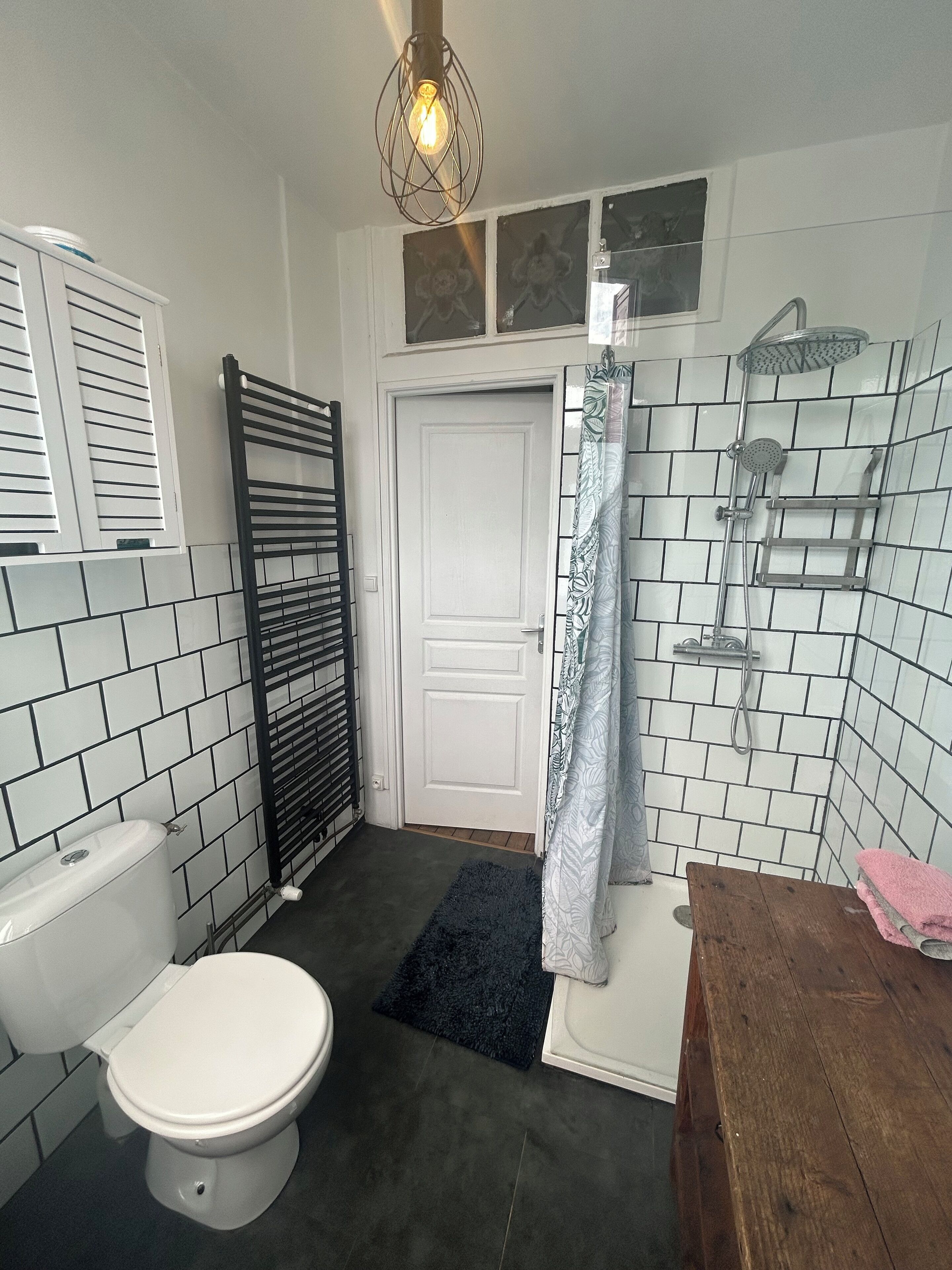 Dusche, Handtücher, Seife, Toilettenpapier