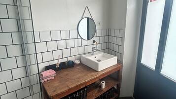 Shower, towels, soap, toilet paper