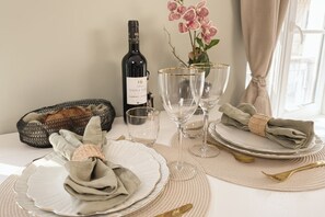 Studio, City View | Living area | 80-cm Smart TV with digital channels - 1586 Hauteville (Paris)